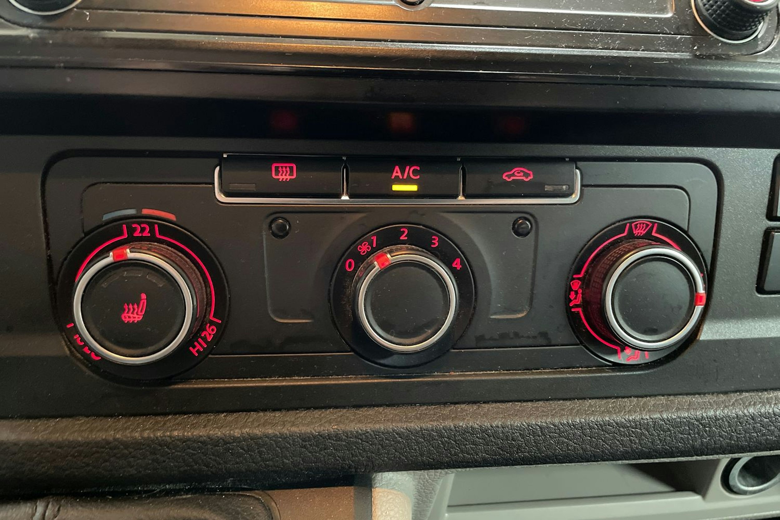 Punainen Volkswagen TRANSPORTER 2016 kuva 19.