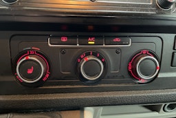 Punainen Volkswagen TRANSPORTER 2016 kuva 19.