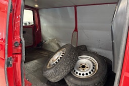 Punainen Volkswagen TRANSPORTER 2016 kuva 13.