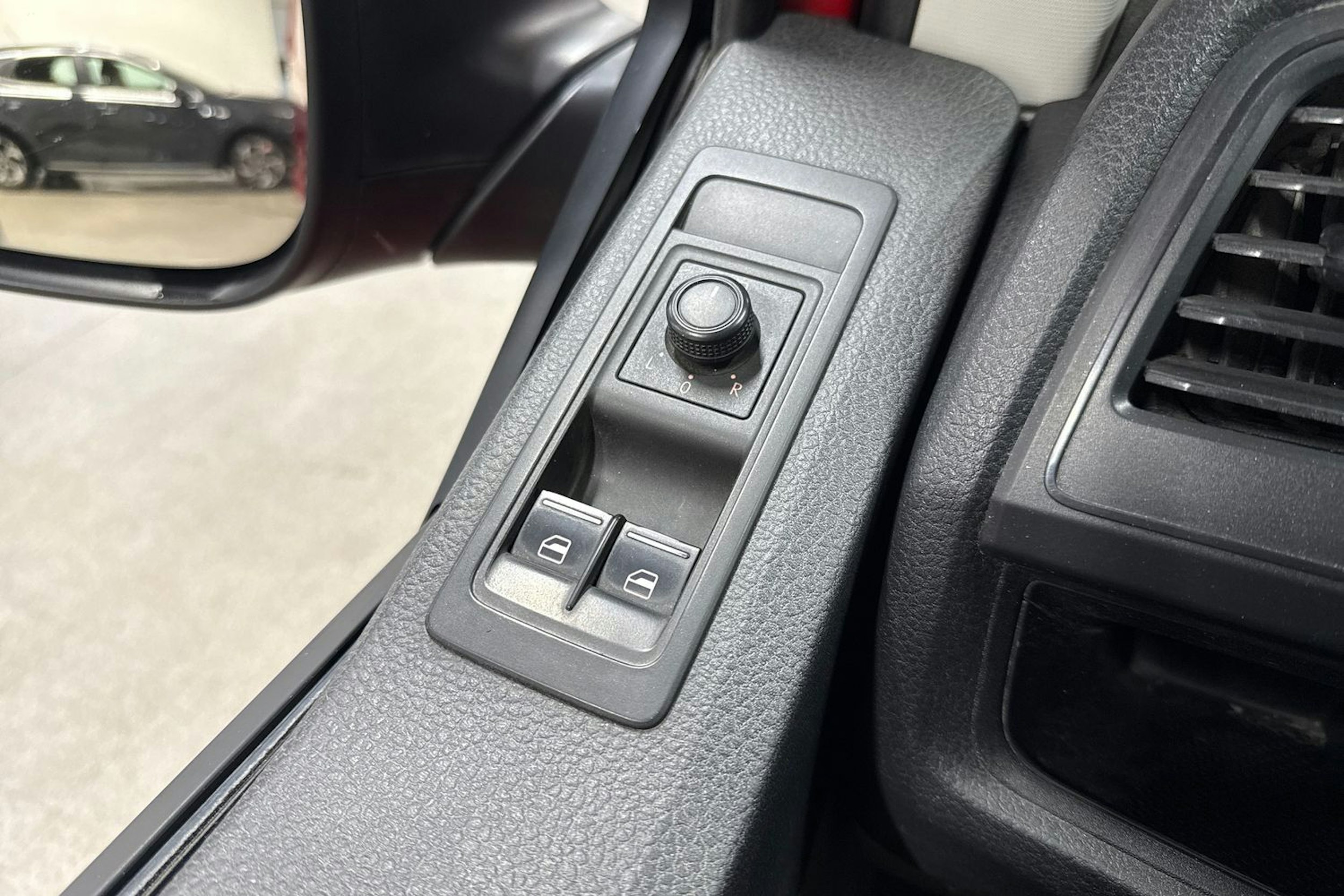 Punainen Volkswagen TRANSPORTER 2016 kuva 15.