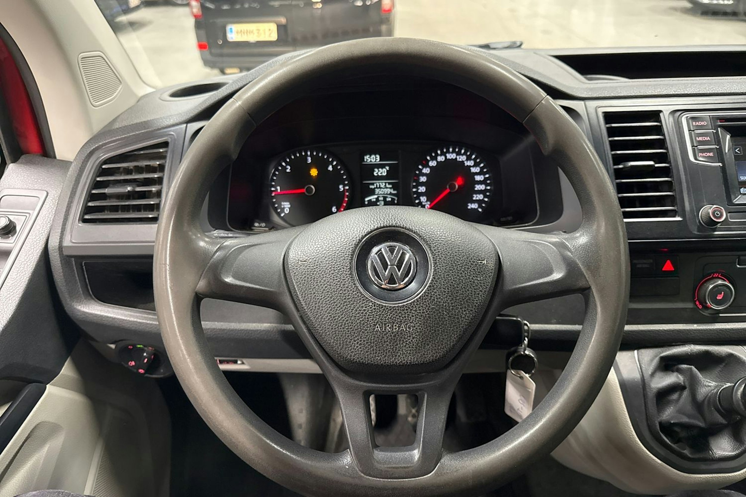 Punainen Volkswagen TRANSPORTER 2016 kuva 16.