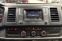 Punainen Volkswagen TRANSPORTER 2016 kuva 19.