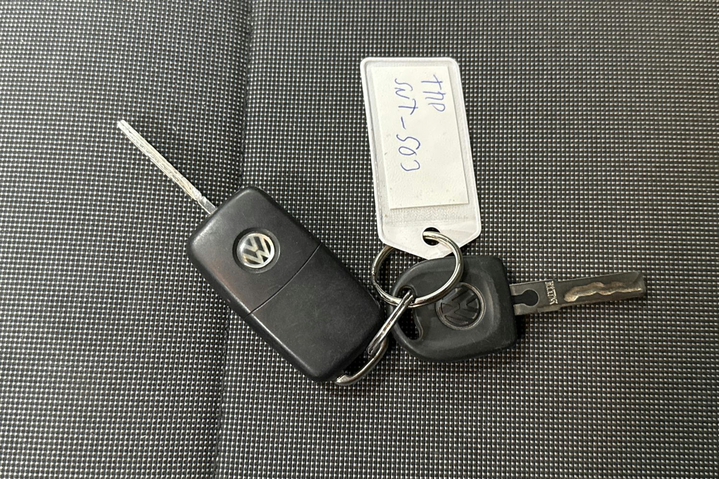 Punainen Volkswagen TRANSPORTER 2016 kuva 21.