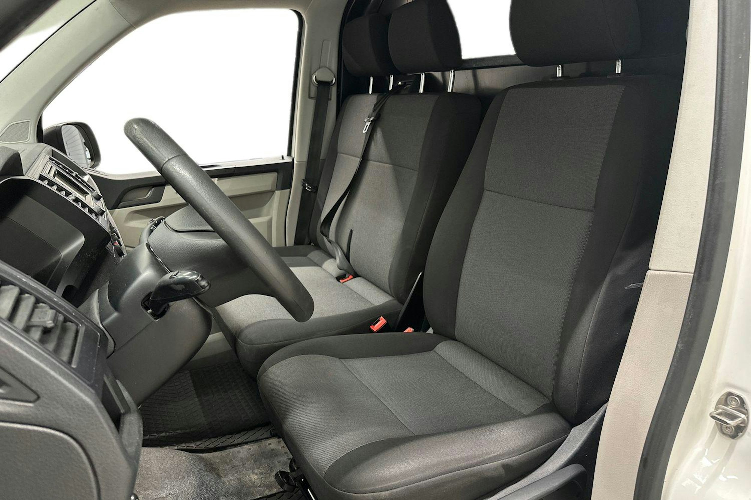 valkoinen Volkswagen Transporter 2016 kuva 7.