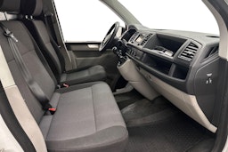 valkoinen Volkswagen Transporter 2016 kuva 10.