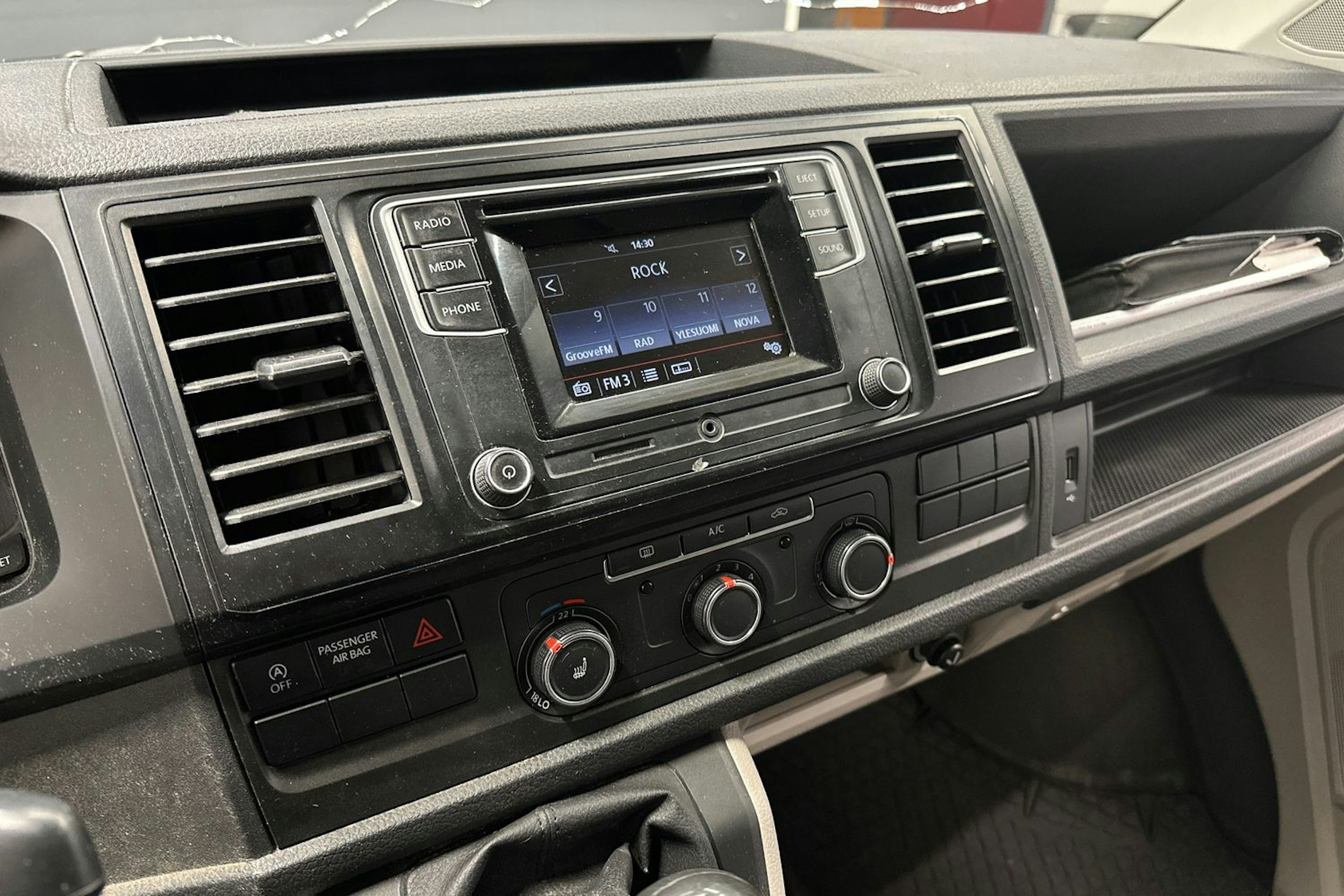 valkoinen Volkswagen Transporter 2016 kuva 13.