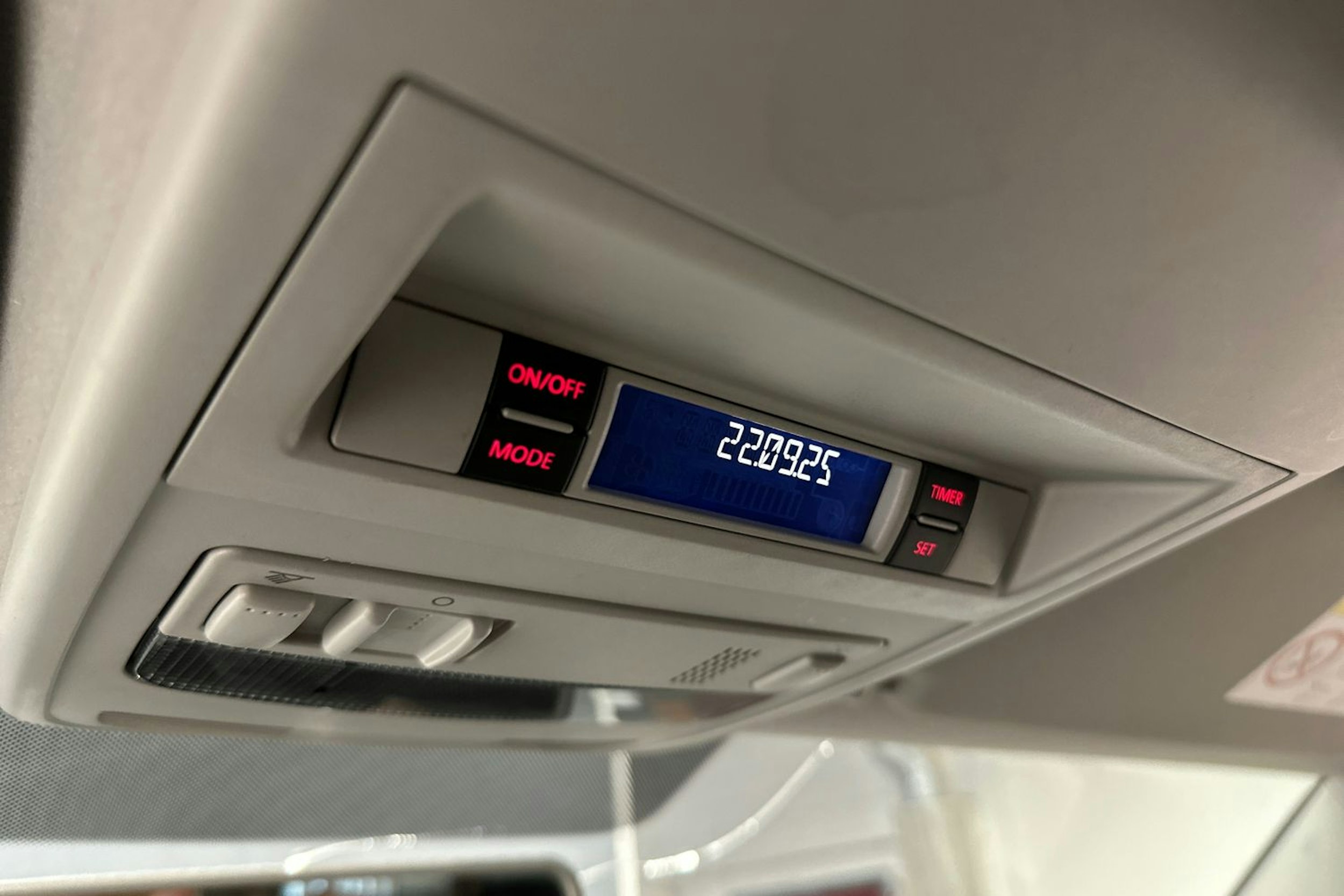 valkoinen Volkswagen Transporter 2016 kuva 14.