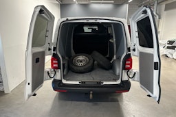 valkoinen Volkswagen Transporter 2016 kuva 15.