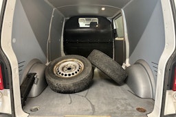 valkoinen Volkswagen Transporter 2016 kuva 16.