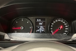 valkoinen Volkswagen Transporter 2016 kuva 17.