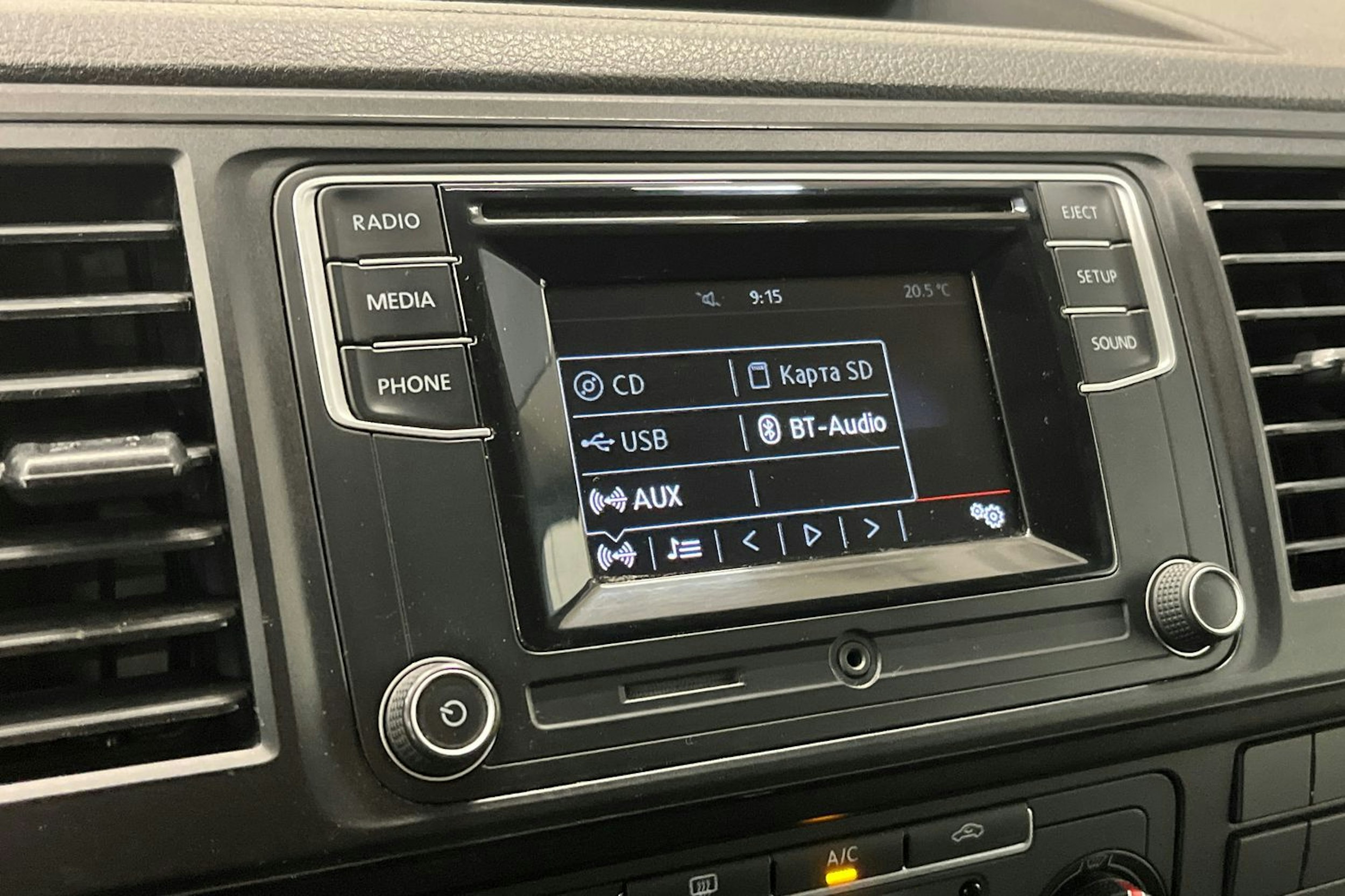 valkoinen Volkswagen Transporter 2016 kuva 19.