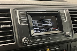 valkoinen Volkswagen Transporter 2016 kuva 19.