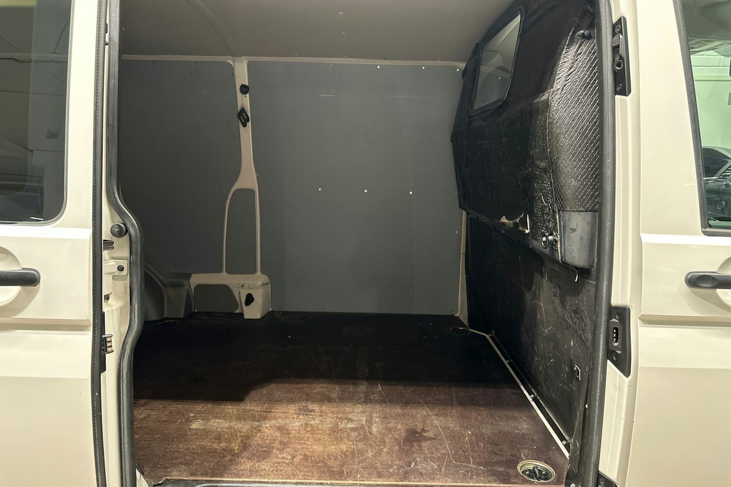 Valkoinen Volkswagen TRANSPORTER 2016 kuva 22.