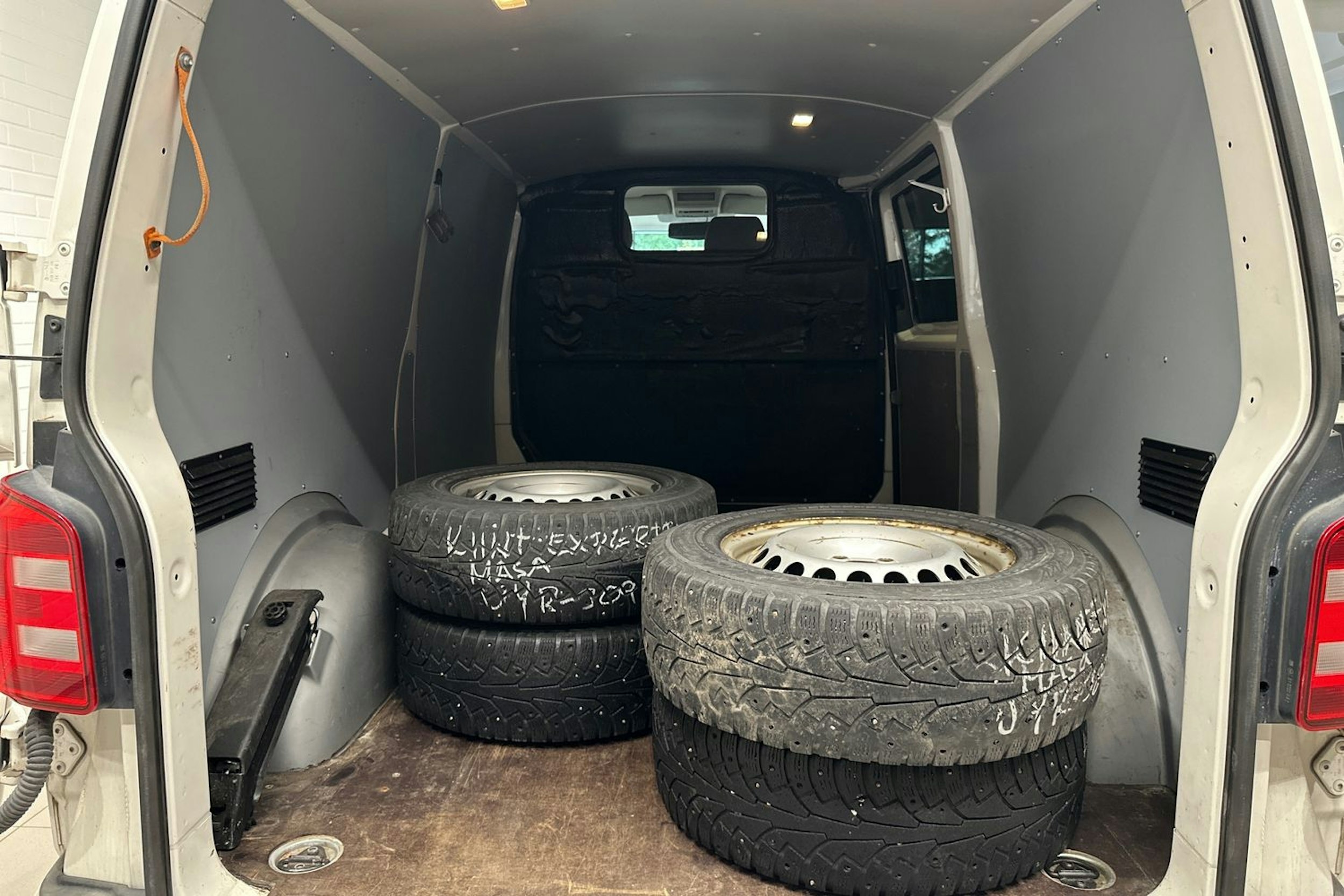 Valkoinen Volkswagen TRANSPORTER 2016 kuva 24.