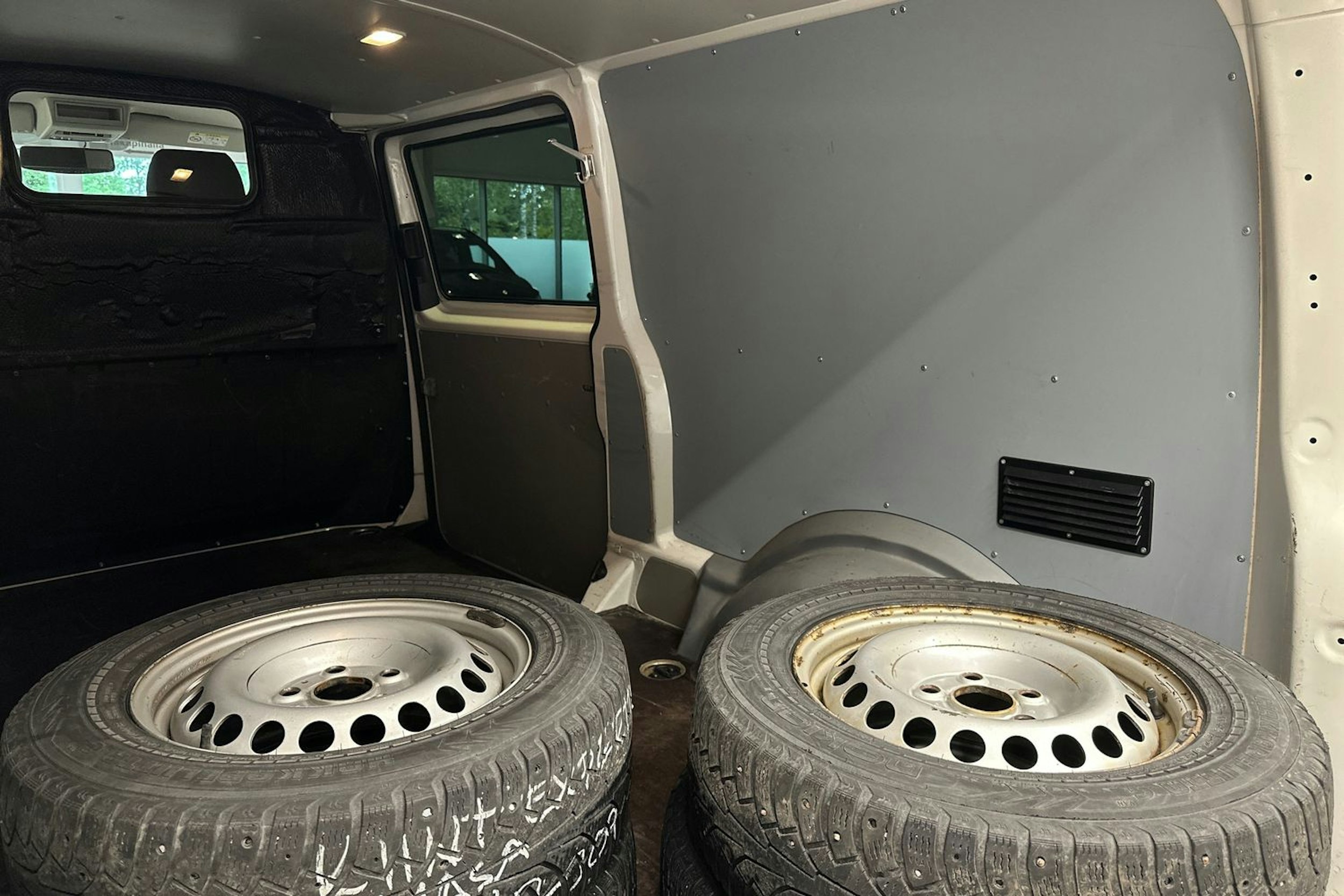 Valkoinen Volkswagen TRANSPORTER 2016 kuva 26.
