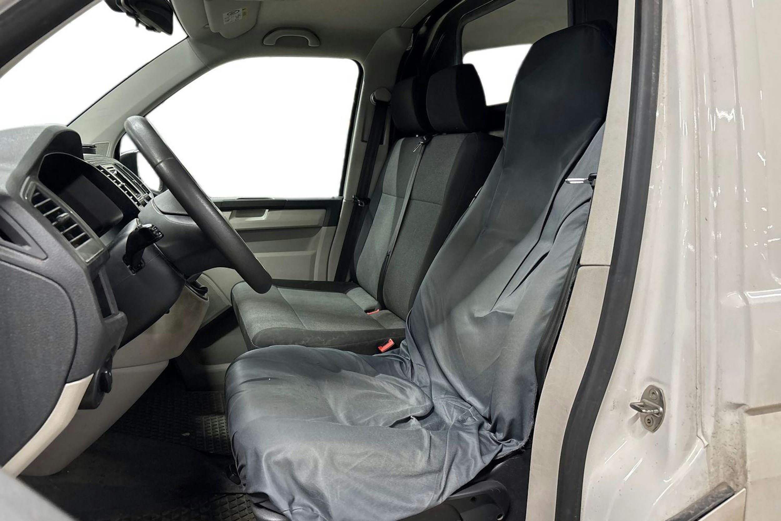 valkoinen Volkswagen Transporter 2016 kuva 3.