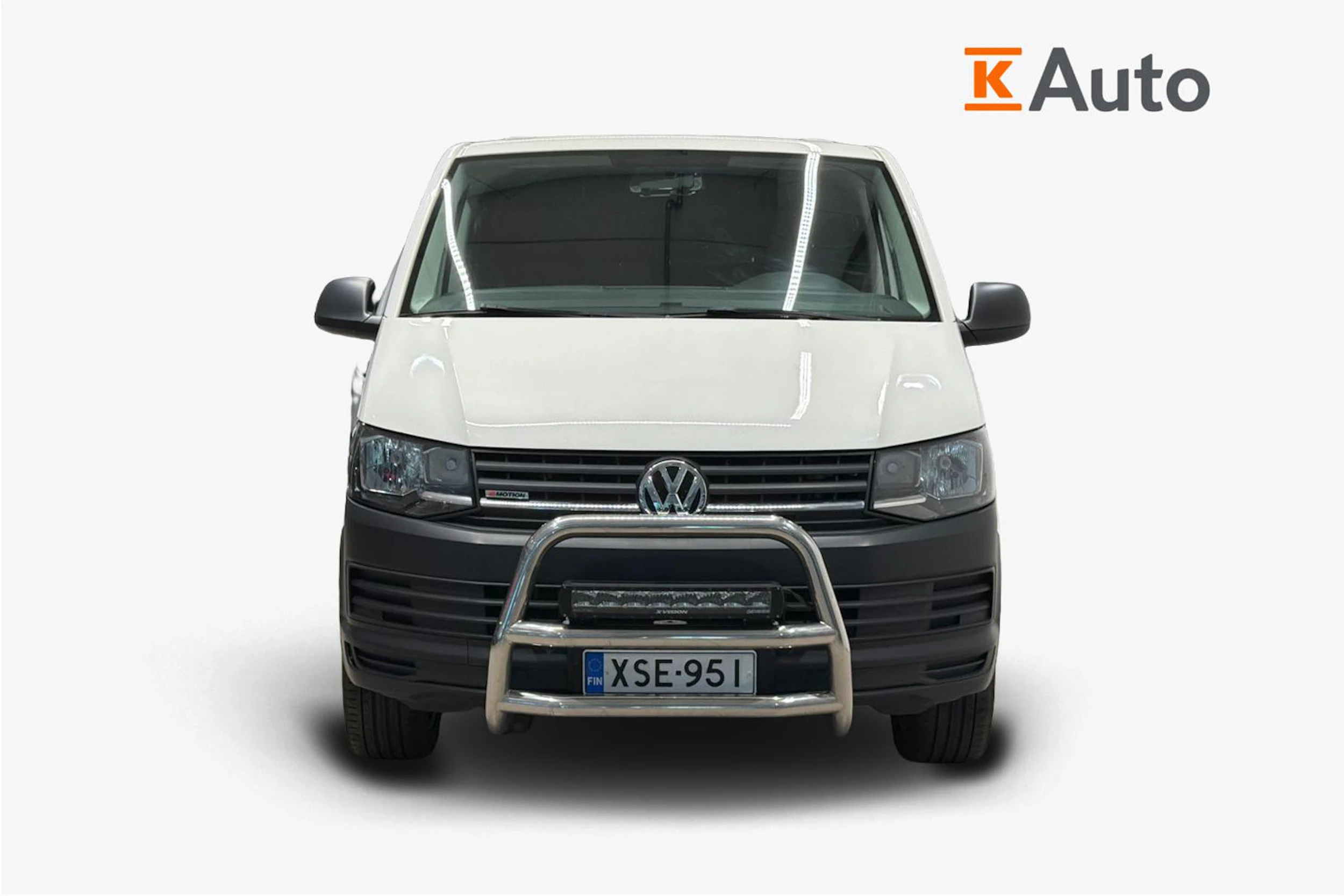 valkoinen Volkswagen Transporter 2016 kuva 5.