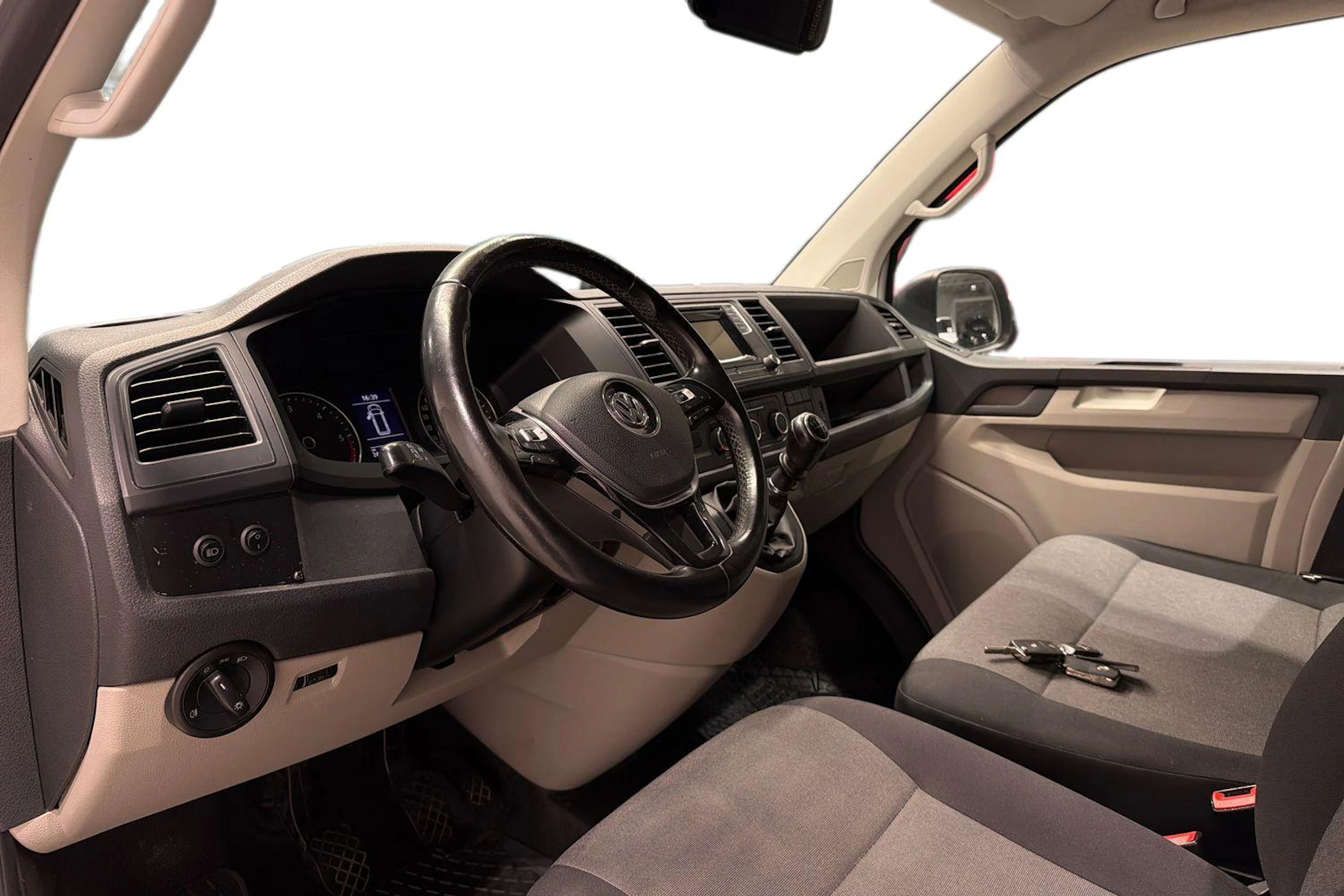 valkoinen Volkswagen Transporter 2016 kuva 8.