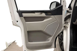 valkoinen Volkswagen Transporter 2016 kuva 11.