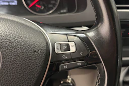 valkoinen Volkswagen Transporter 2016 kuva 16.