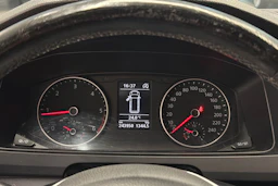 valkoinen Volkswagen Transporter 2016 kuva 17.