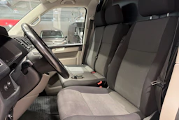 valkoinen Volkswagen Transporter 2016 kuva 22.