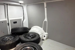 valkoinen Volkswagen Transporter 2016 kuva 25.