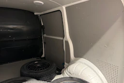valkoinen Volkswagen Transporter 2016 kuva 29.