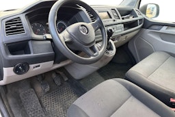 valkoinen Volkswagen Transporter 2016 kuva 3.