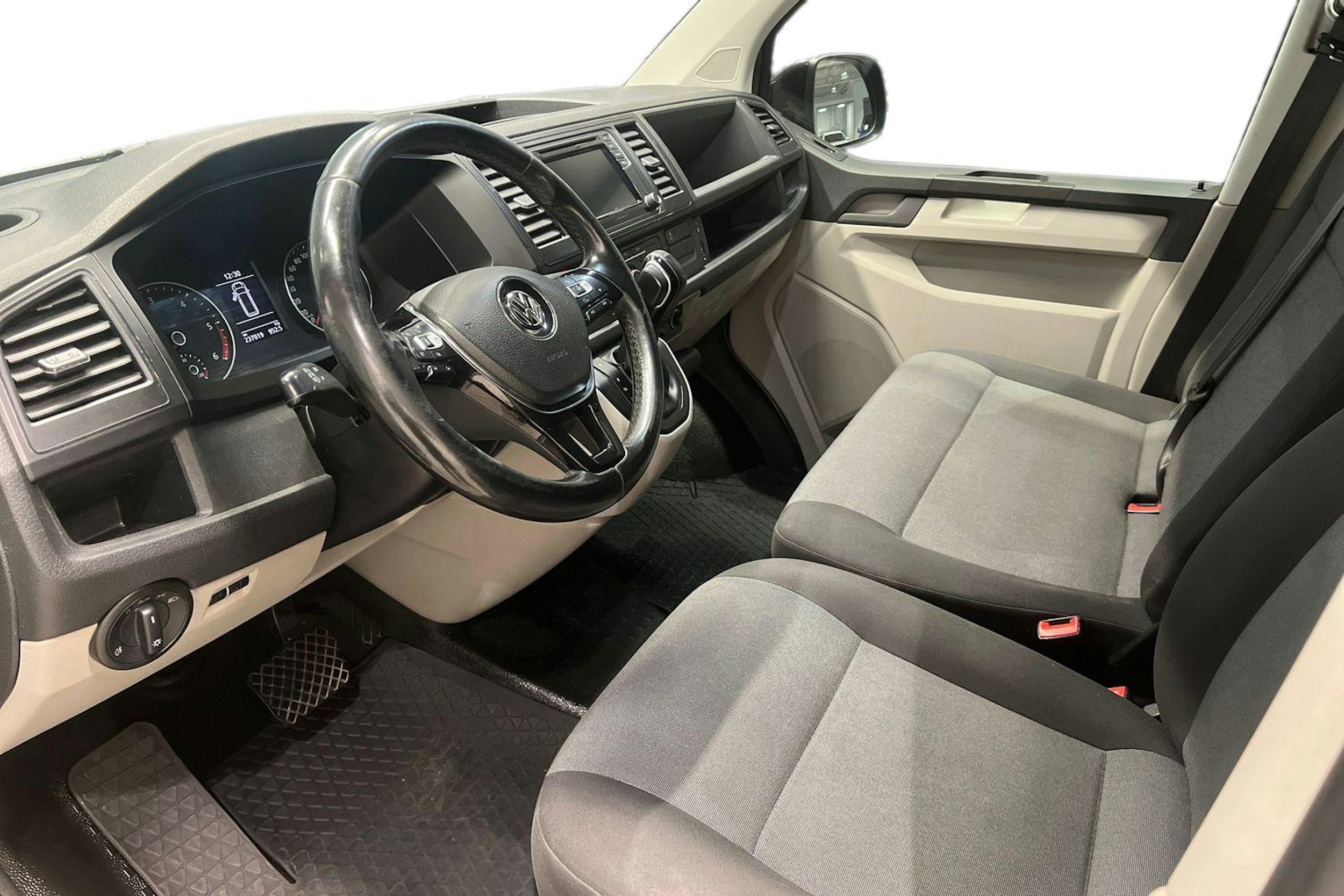 musta Volkswagen Transporter 2016 kuva 7.
