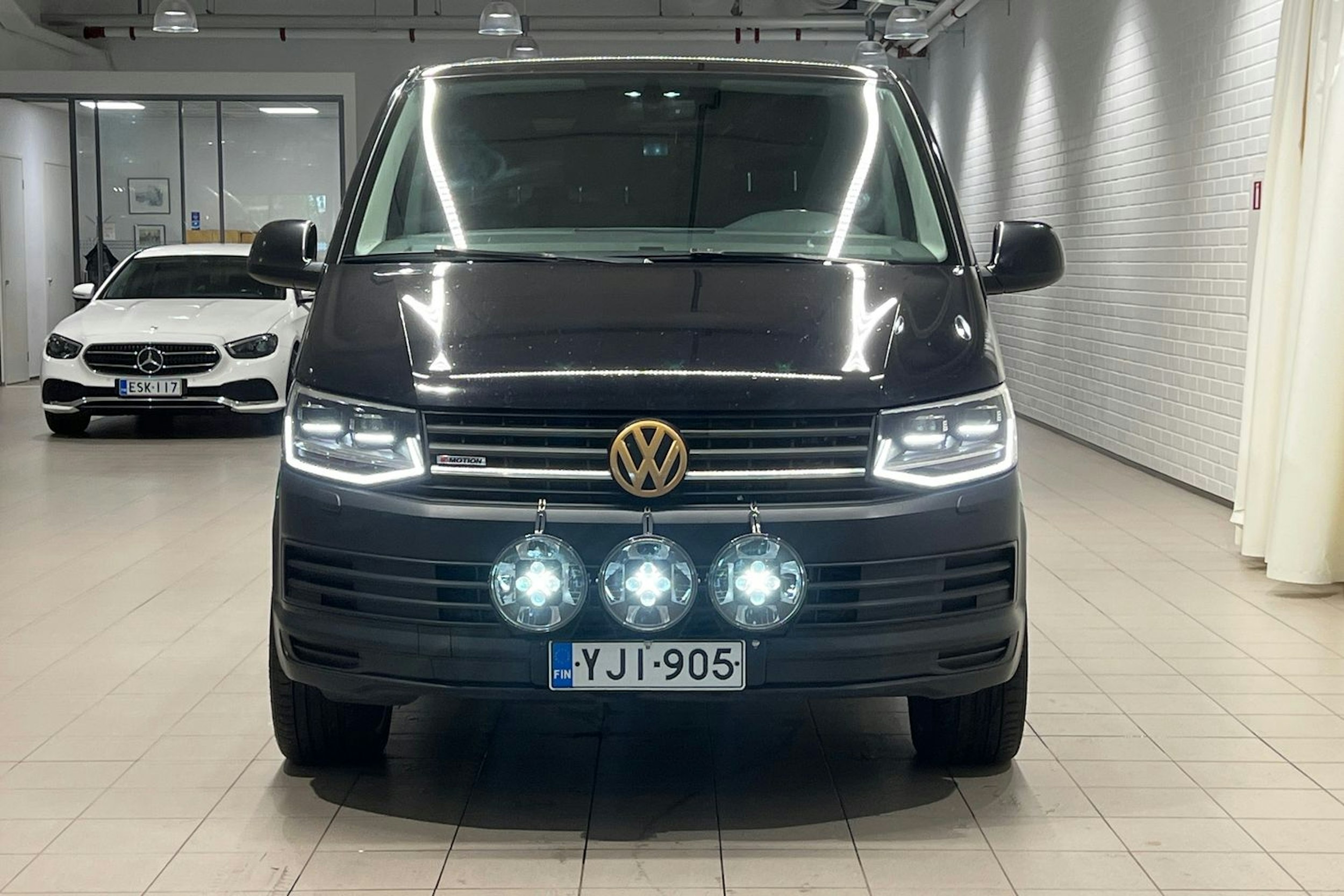 musta Volkswagen Transporter 2016 kuva 20.