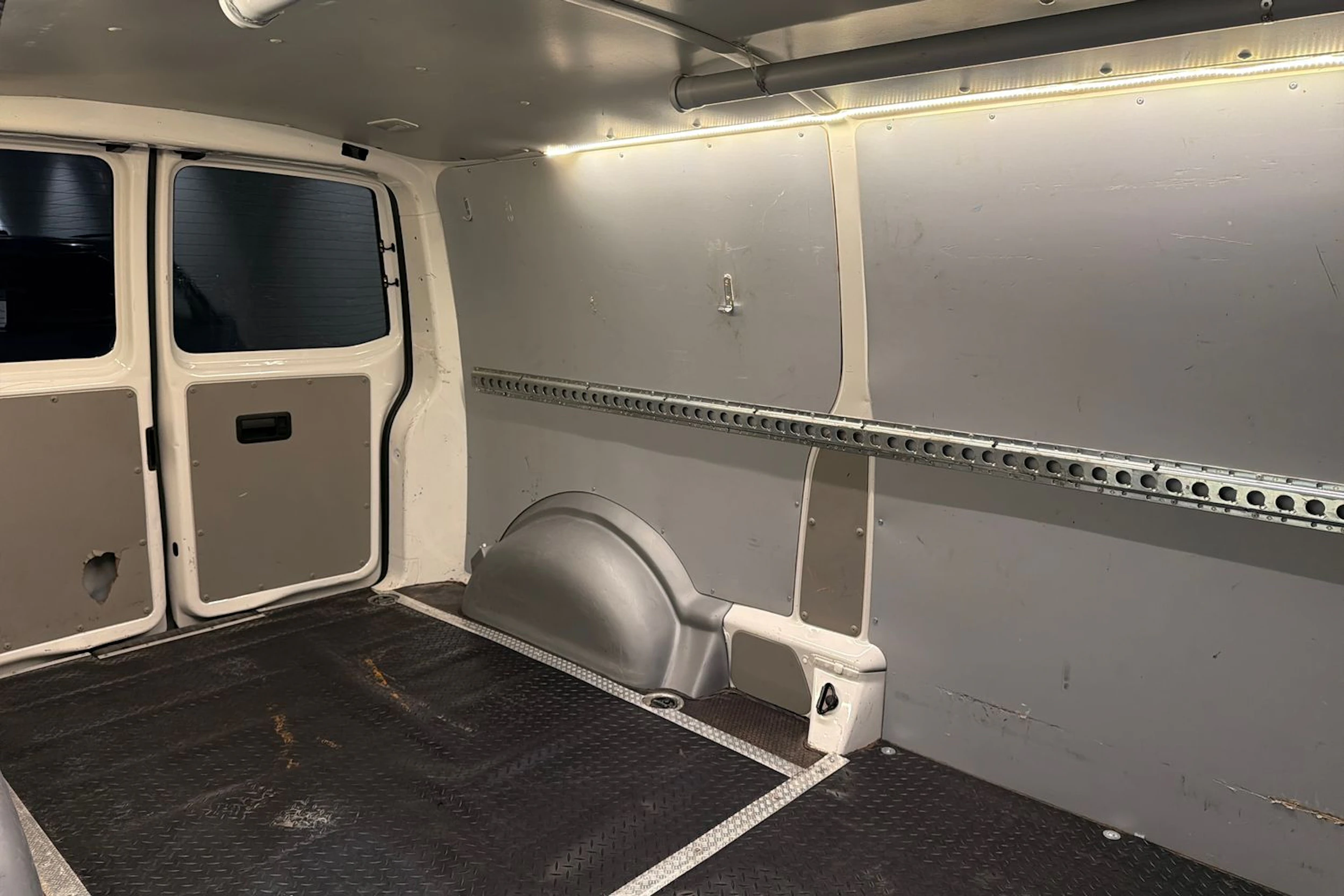 Valkoinen Volkswagen TRANSPORTER 2016 kuva 24.