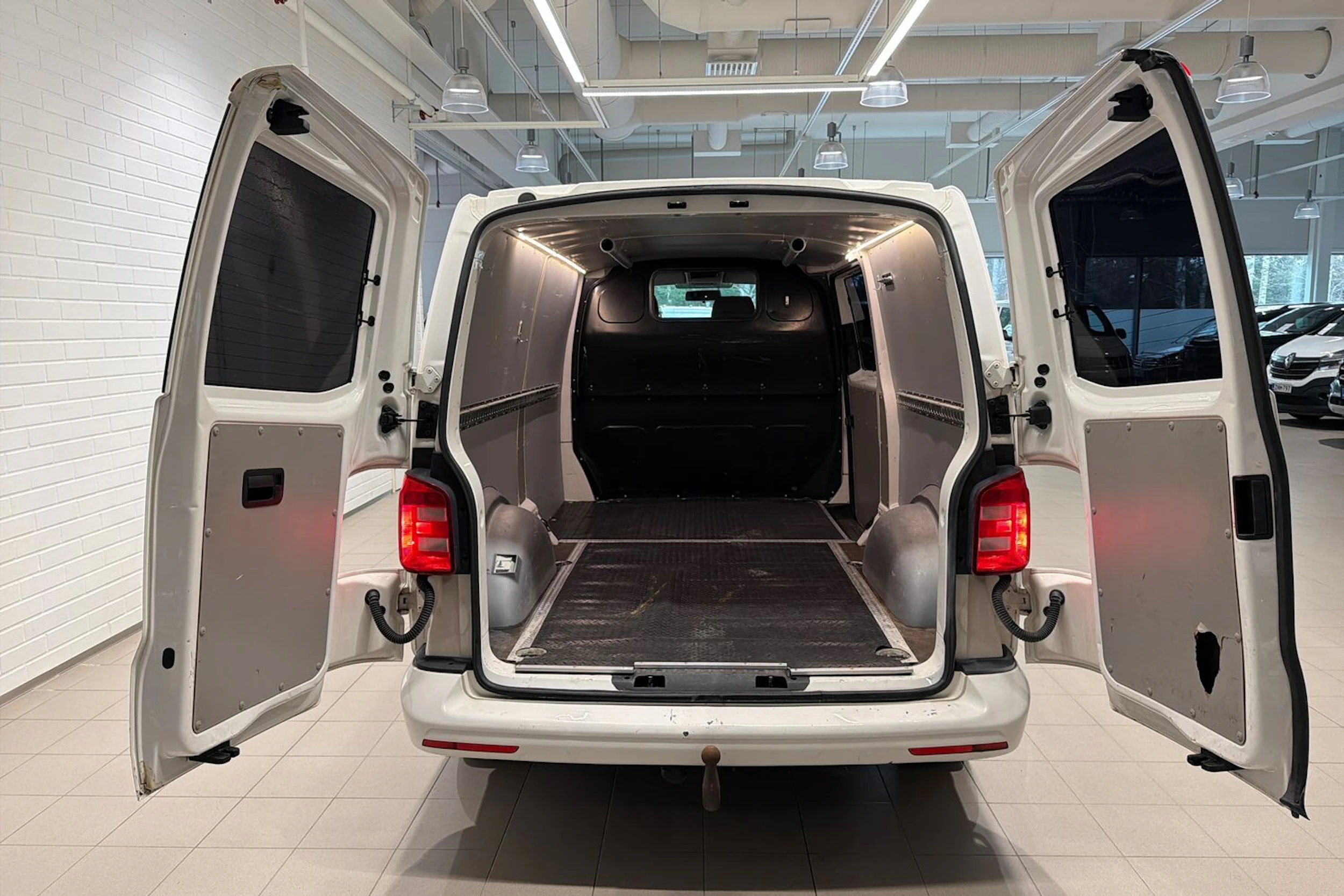 Valkoinen Volkswagen TRANSPORTER 2016 kuva 26.