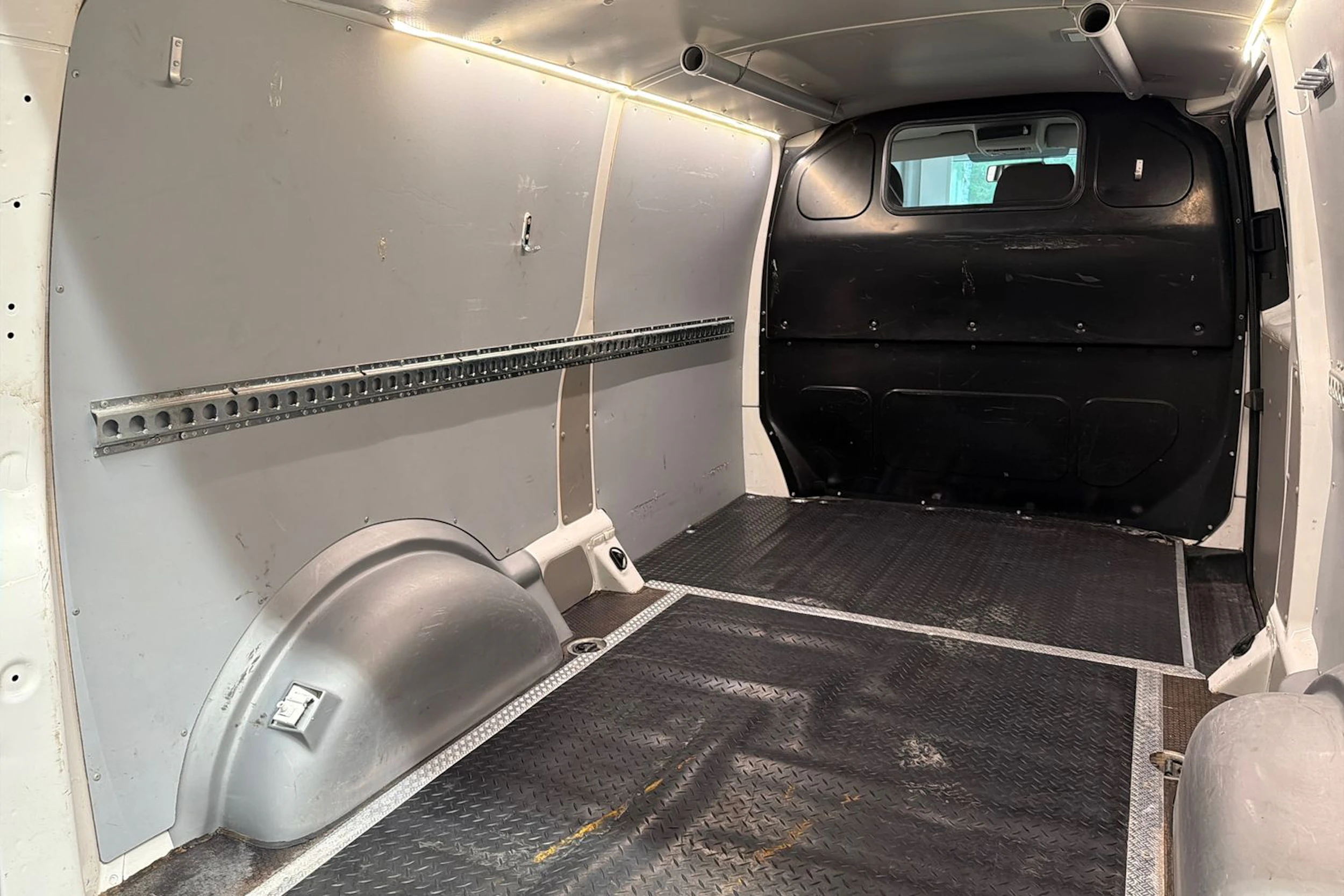 Valkoinen Volkswagen TRANSPORTER 2016 kuva 27.