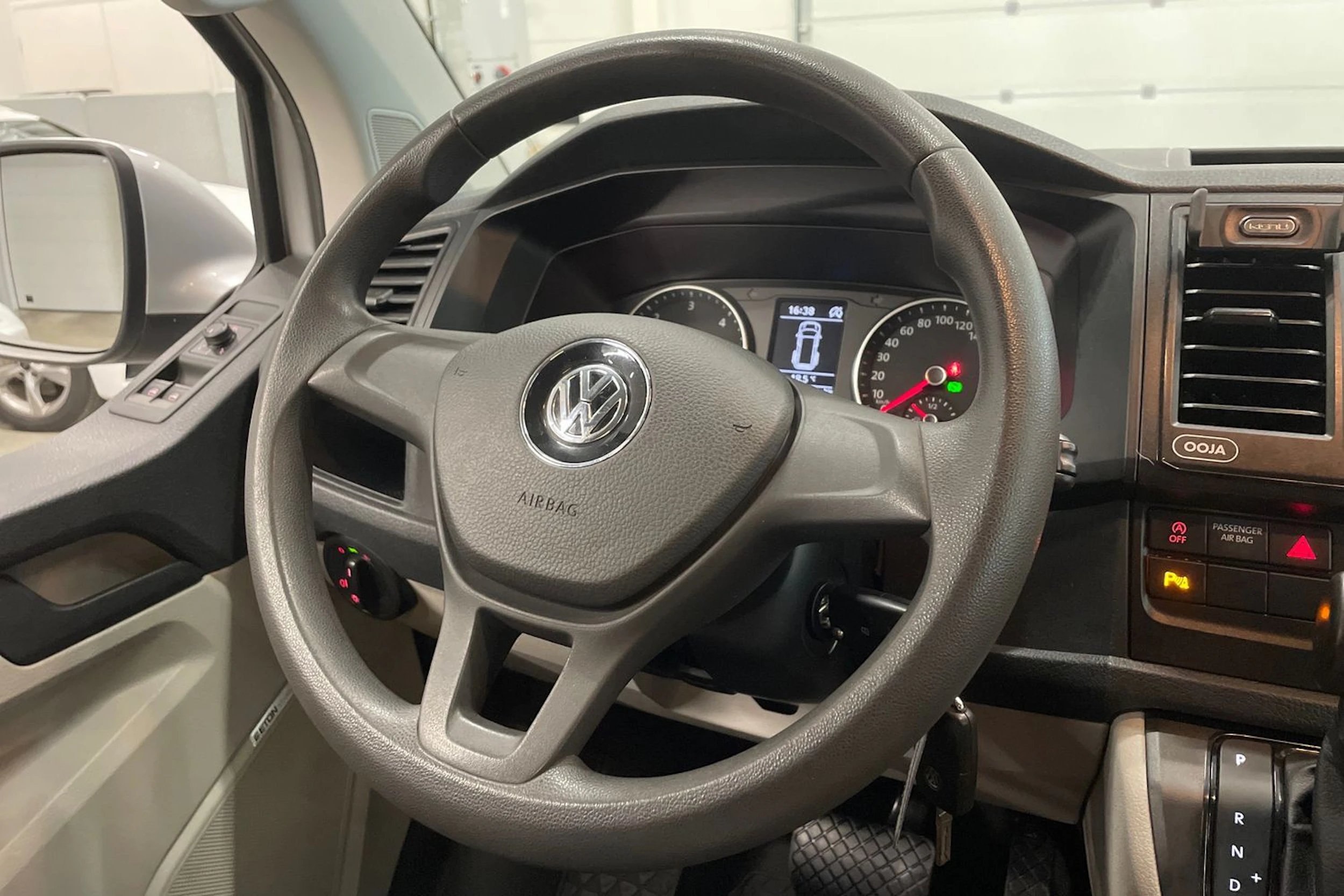 hopea Volkswagen Transporter 2016 kuva 22.