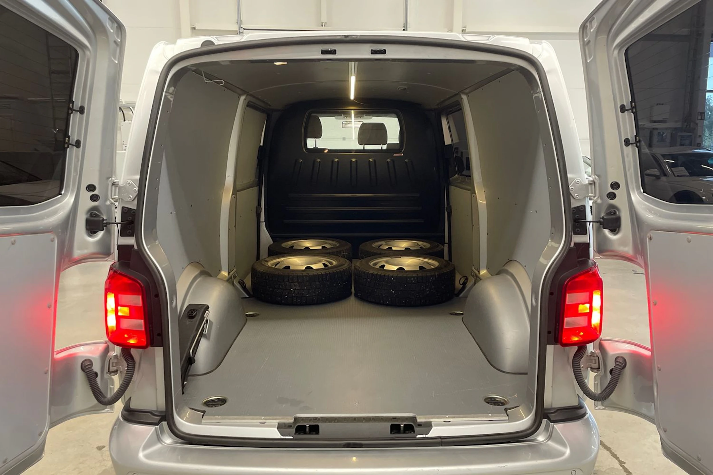 hopea Volkswagen Transporter 2016 kuva 24.