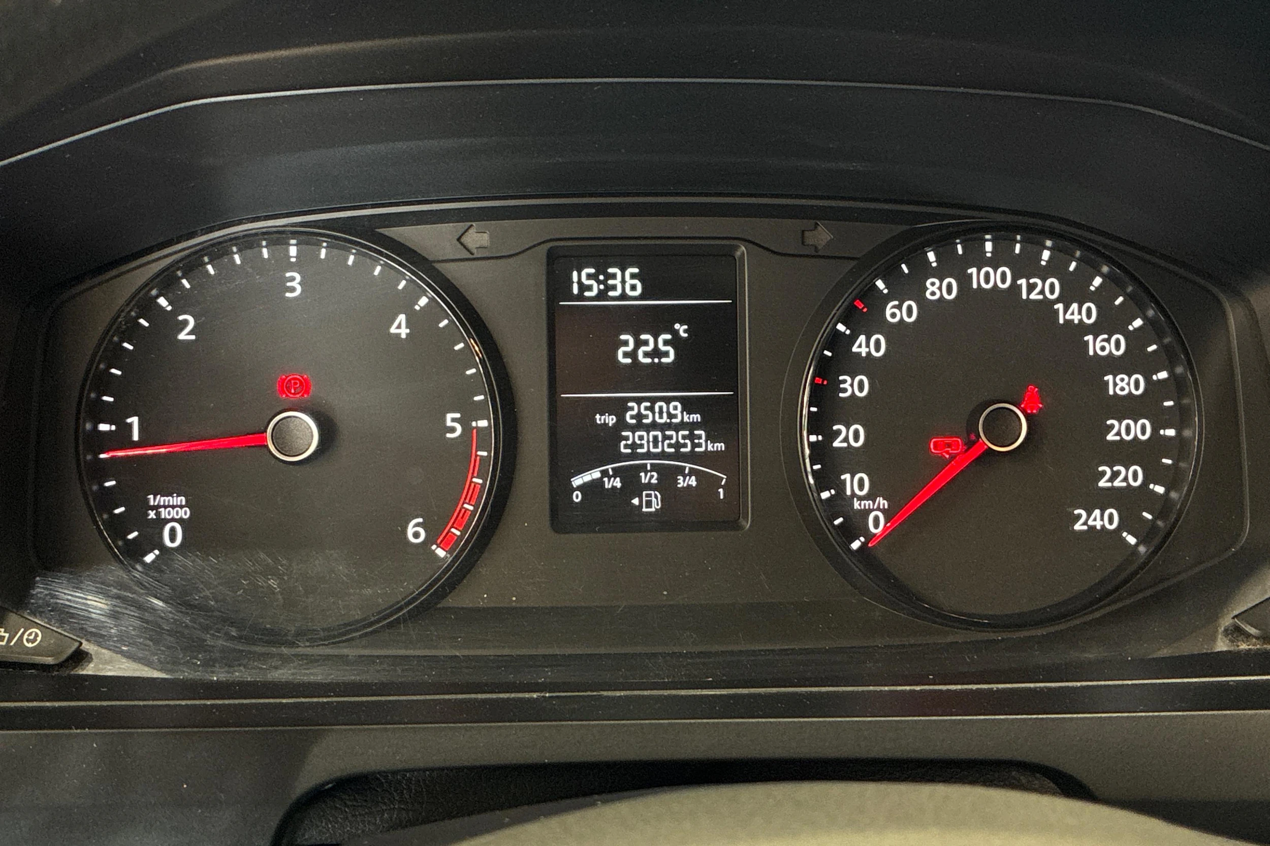valkoinen Volkswagen Transporter 2016 kuva 8.