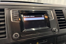 valkoinen Volkswagen Transporter 2016 kuva 10.