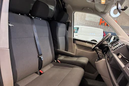 valkoinen Volkswagen Transporter 2016 kuva 13.