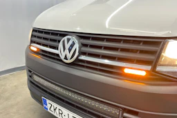 valkoinen Volkswagen Transporter 2016 kuva 18.