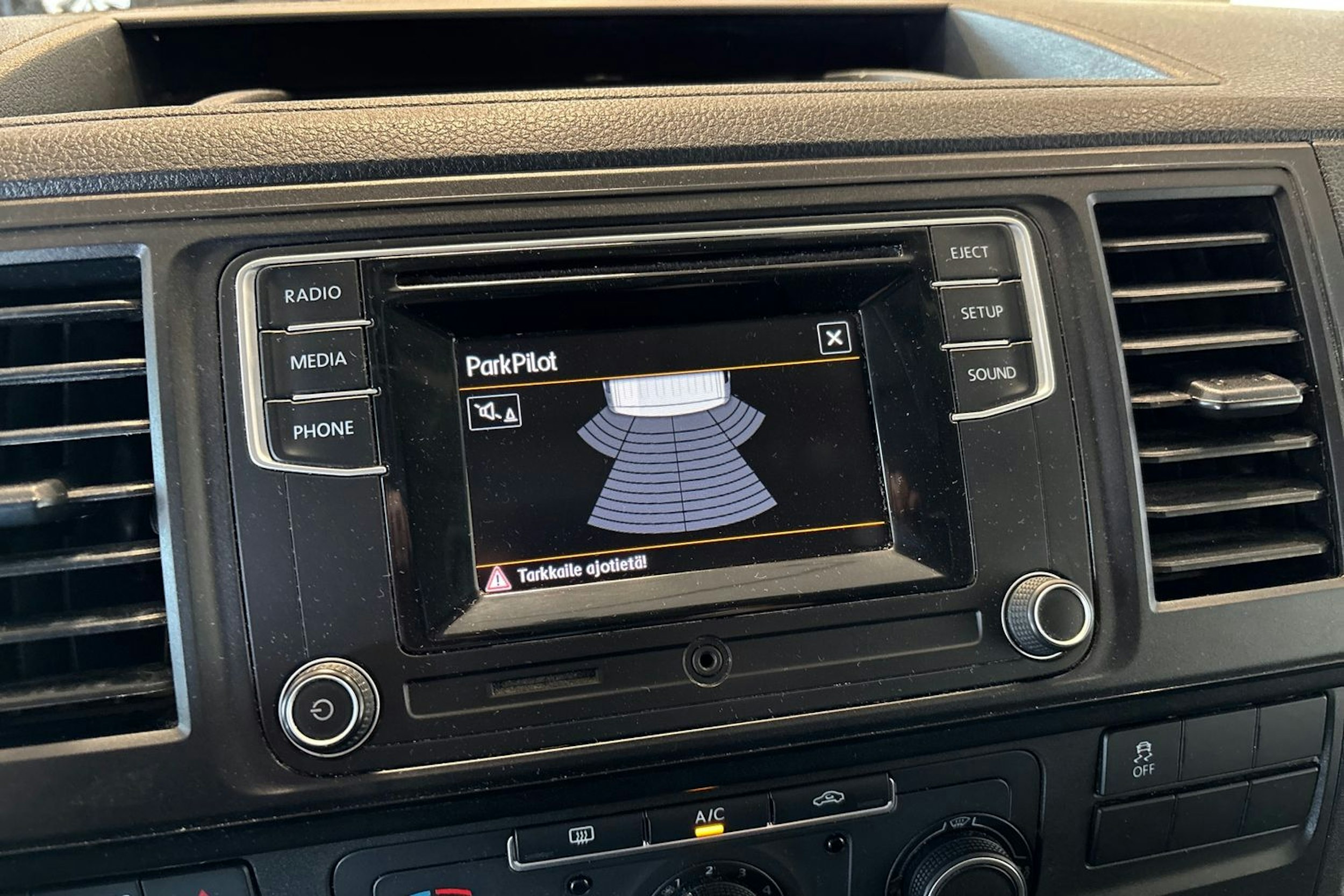 ruskea (beige) Volkswagen Transporter 2016 kuva 16.
