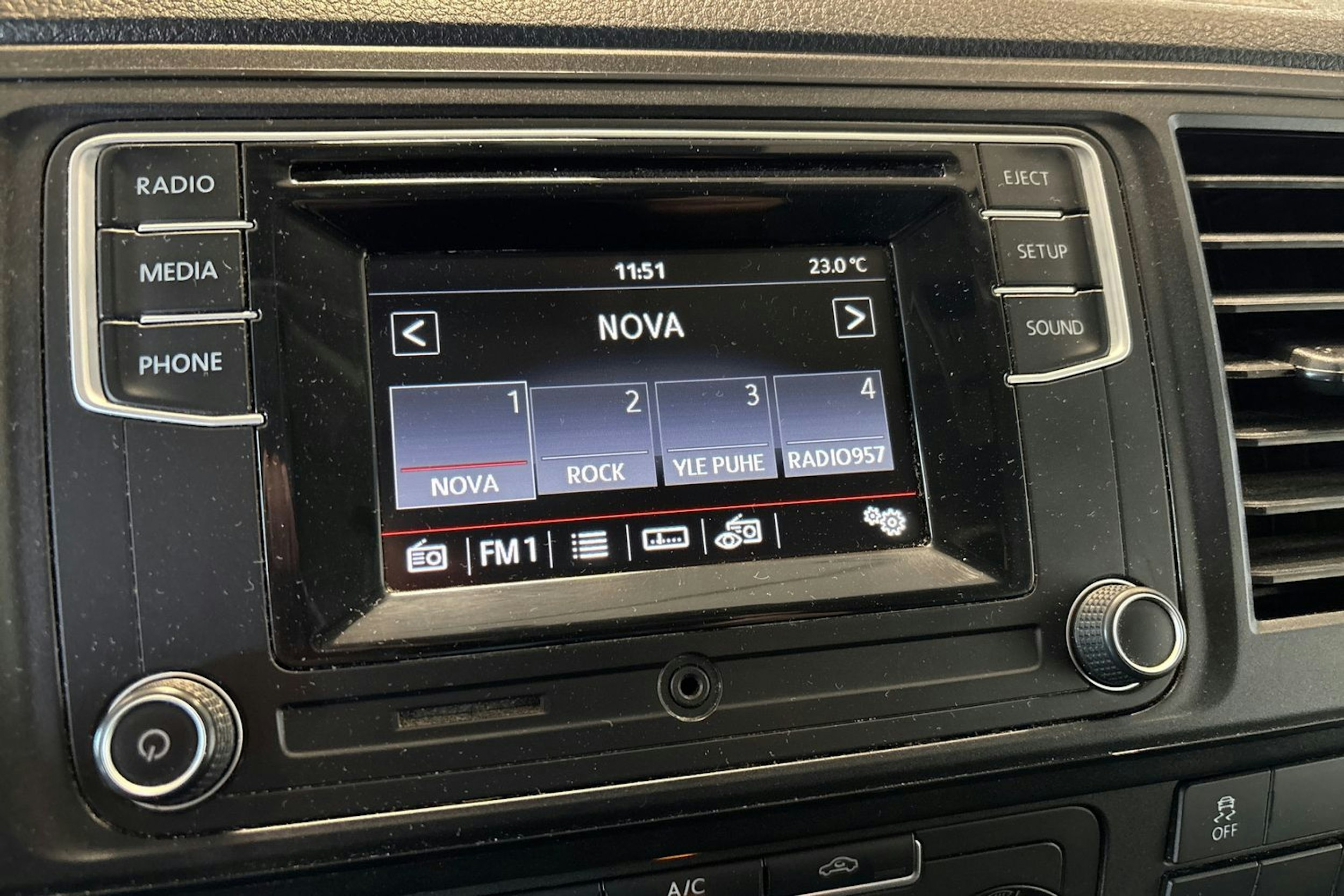 ruskea (beige) Volkswagen Transporter 2016 kuva 17.