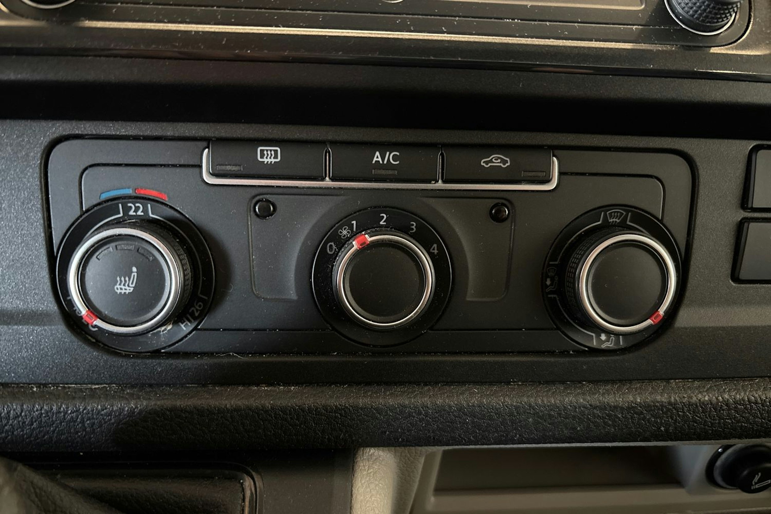 ruskea (beige) Volkswagen Transporter 2016 kuva 20.