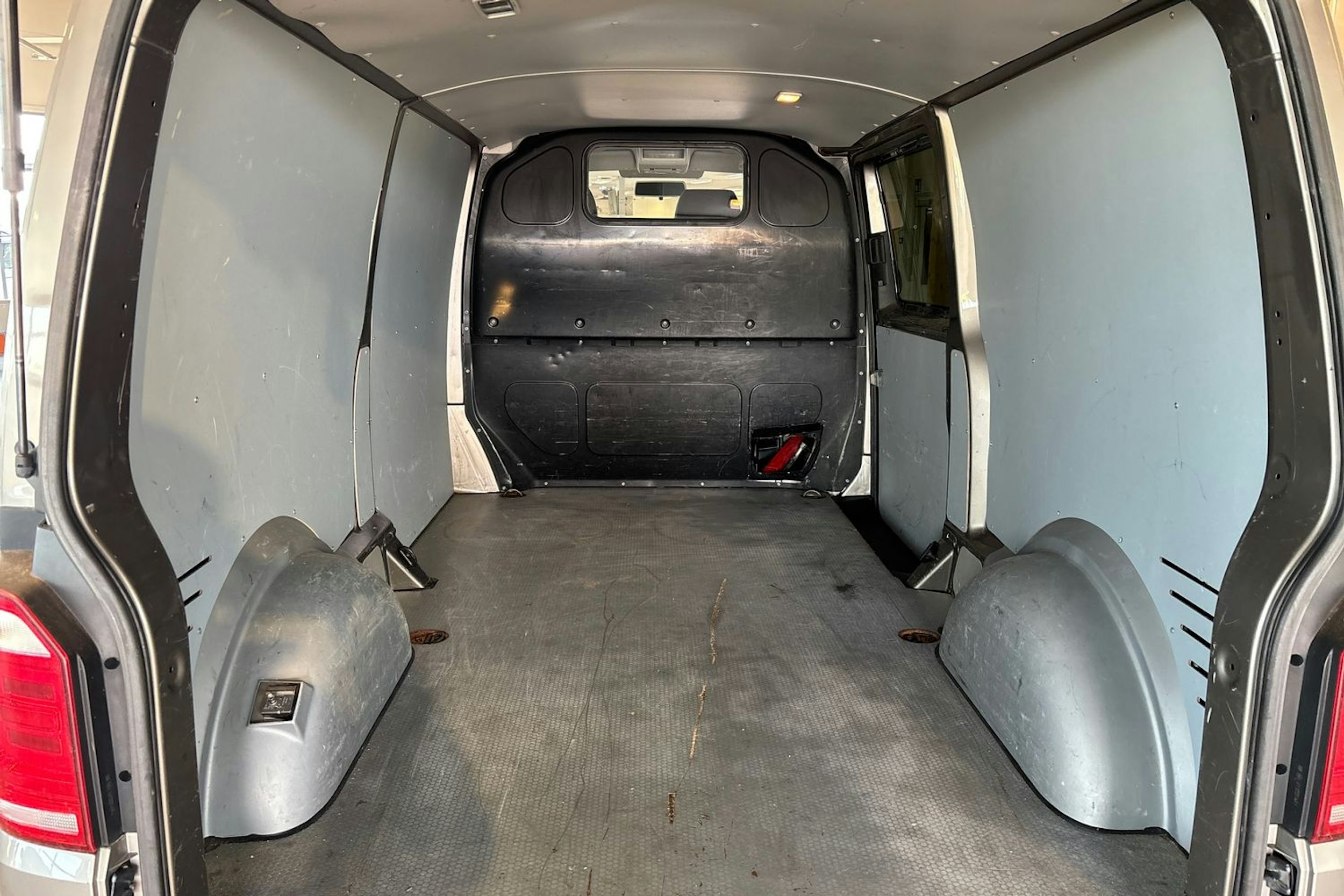 ruskea (beige) Volkswagen Transporter 2016 kuva 21.