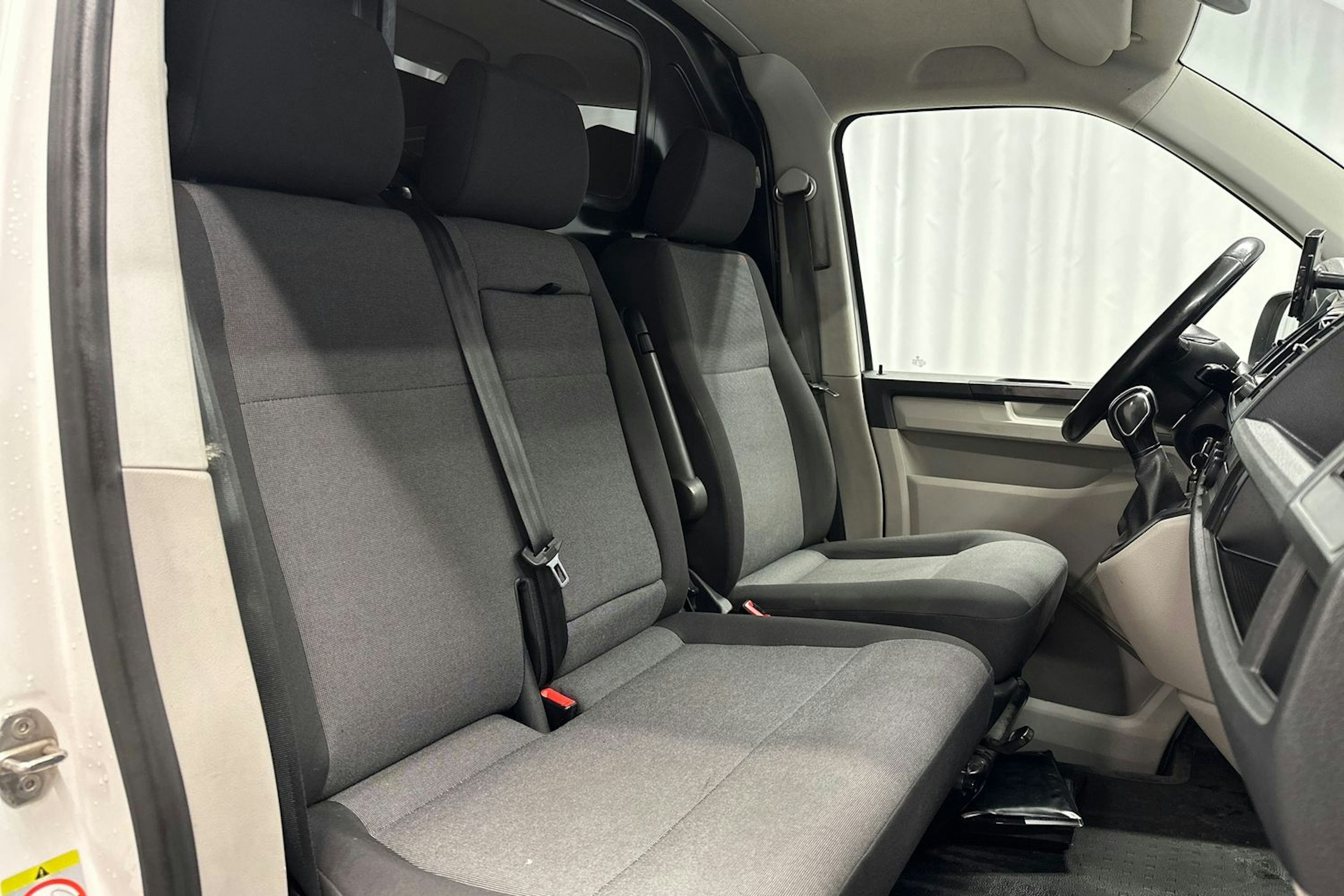 valkoinen Volkswagen Transporter 2017 kuva 9.
