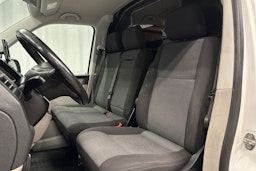 valkoinen Volkswagen Transporter 2017 kuva 10.