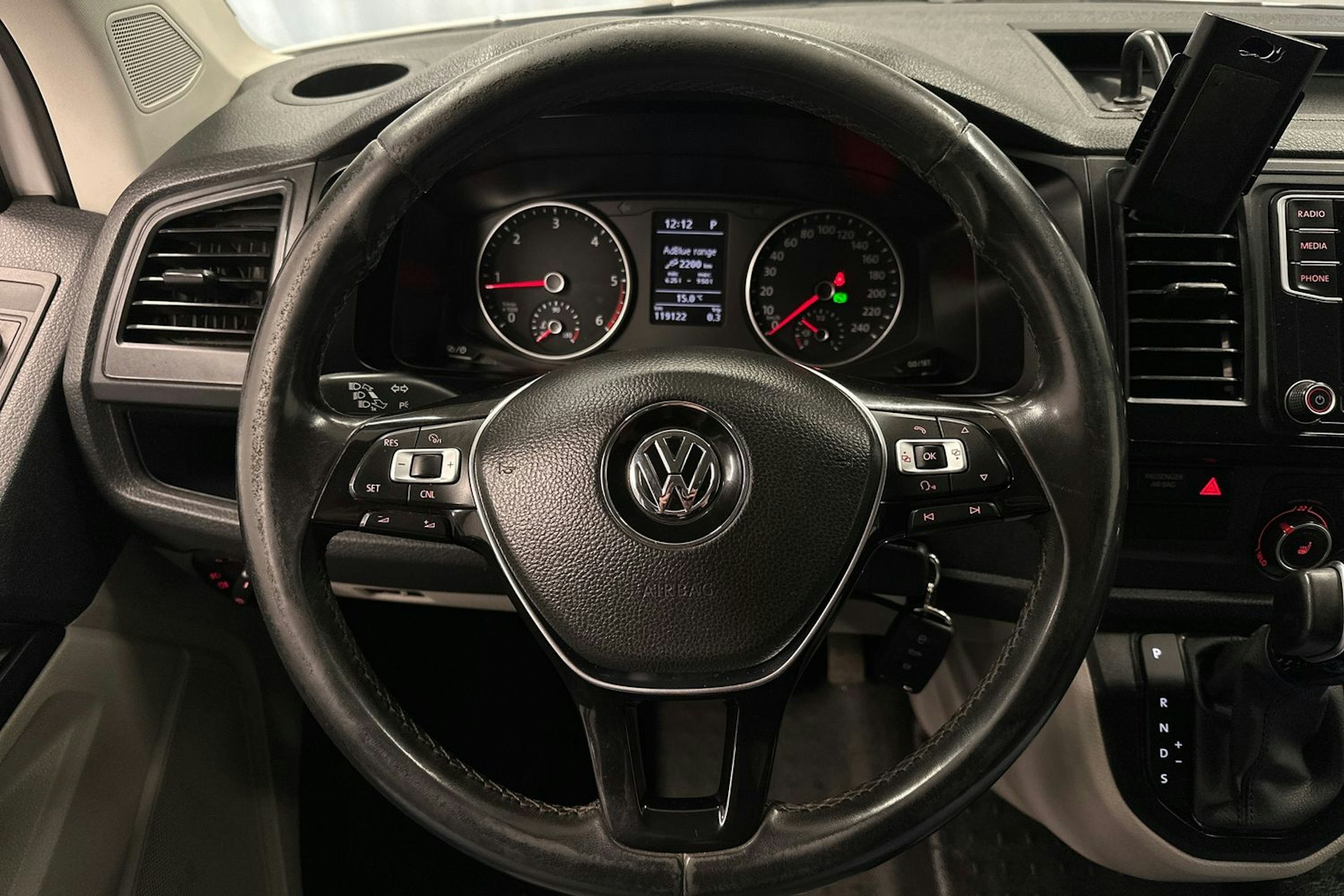 valkoinen Volkswagen Transporter 2017 kuva 11.