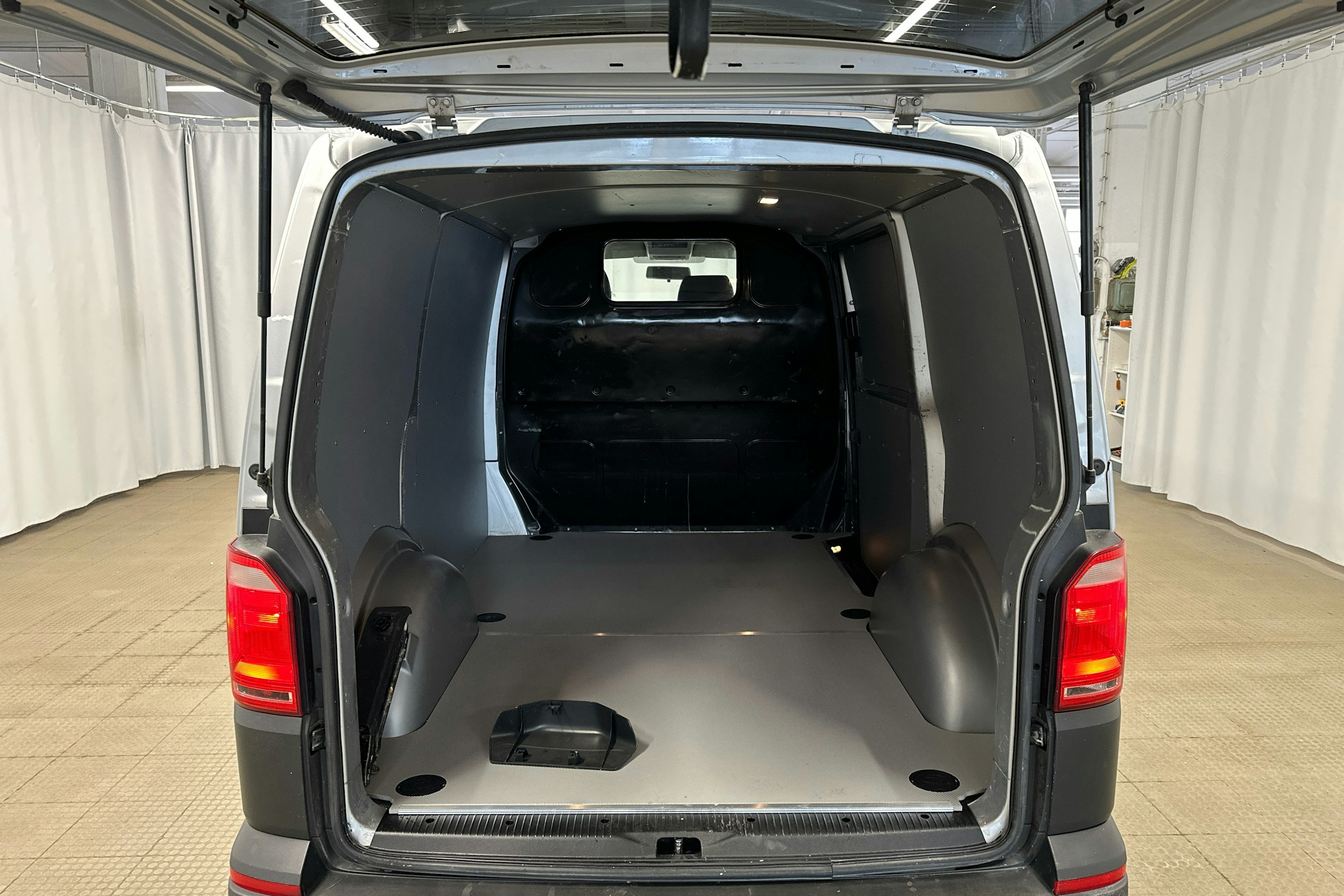 hopea Volkswagen Transporter 2017 kuva 16.