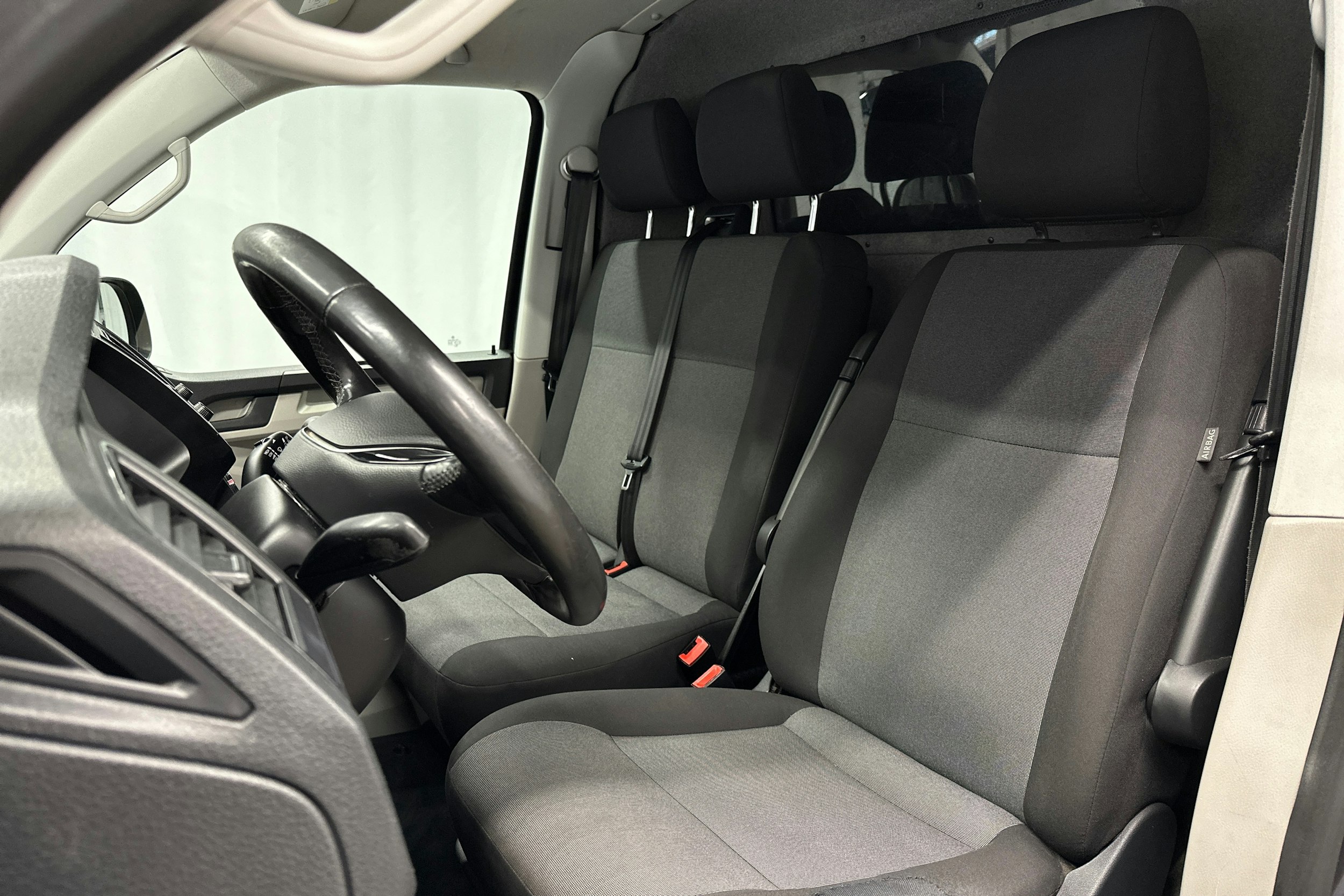 musta Volkswagen Transporter 2017 kuva 13.
