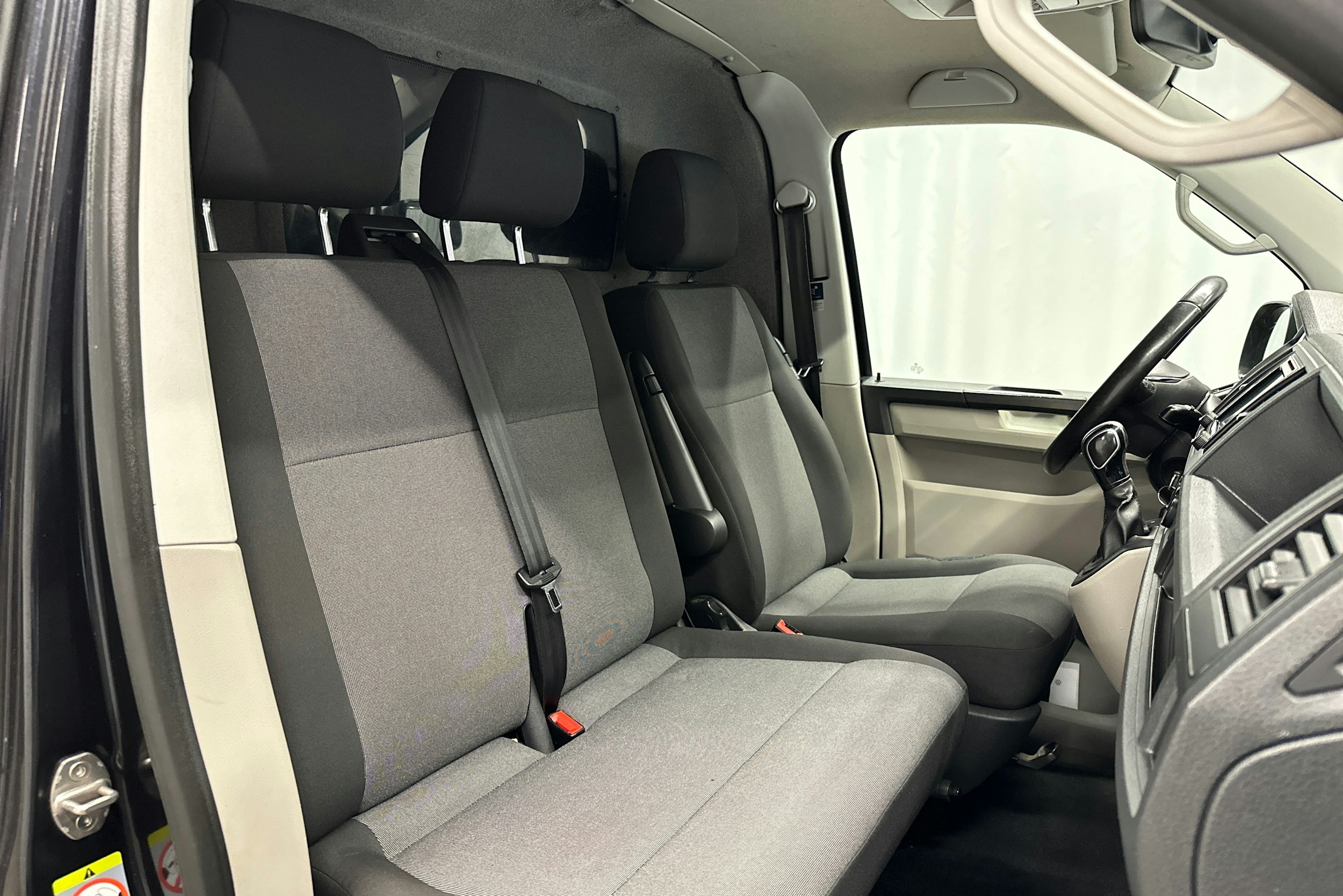 musta Volkswagen Transporter 2017 kuva 14.